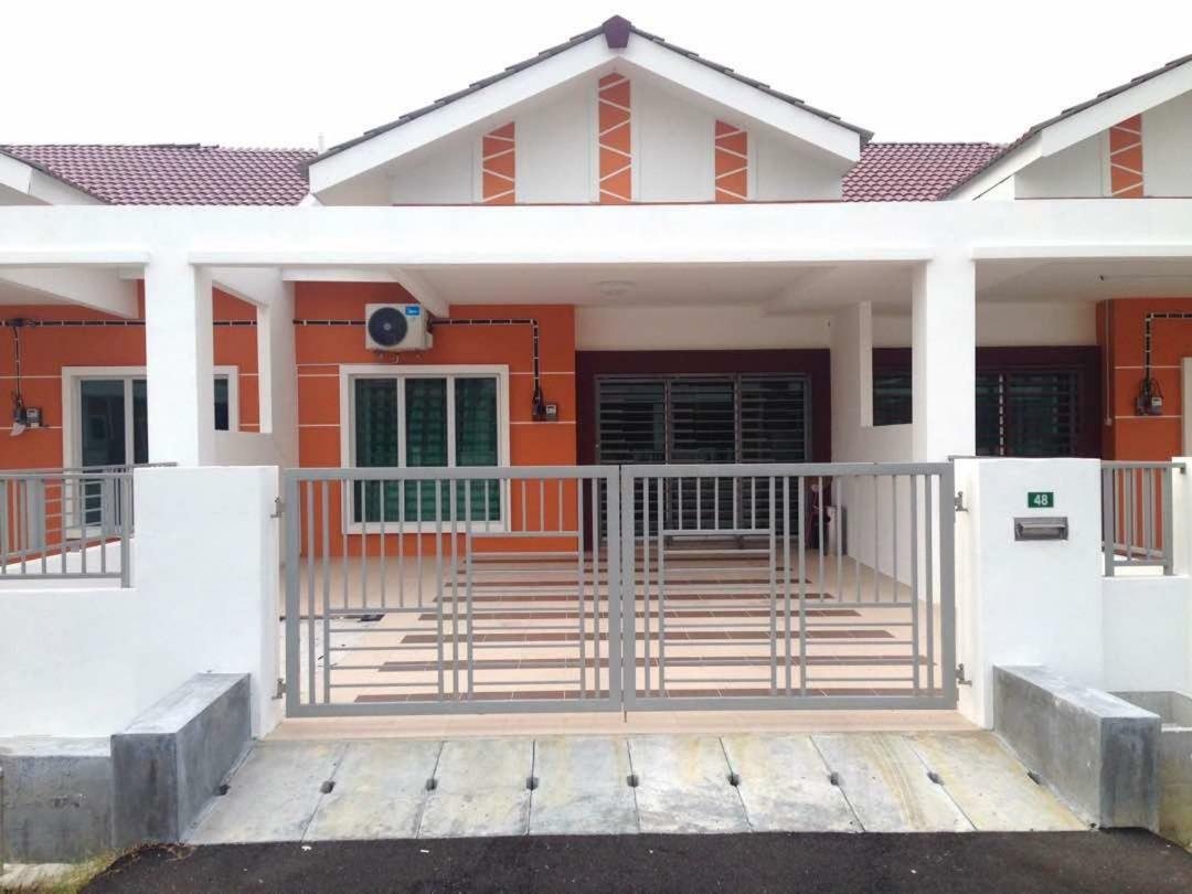 Nuha Homestay เซริอิสกันดาร์ ภายนอก รูปภาพ