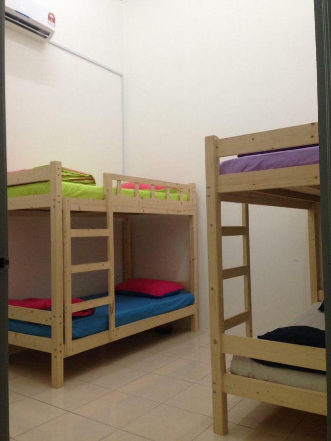 Nuha Homestay เซริอิสกันดาร์ ภายนอก รูปภาพ